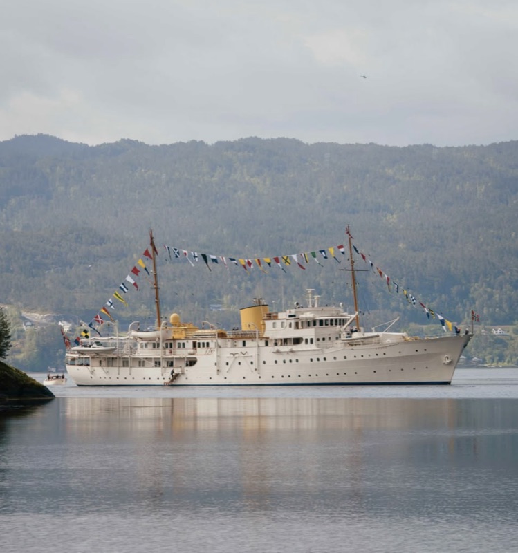 Kongeskipet Norge i fjorden