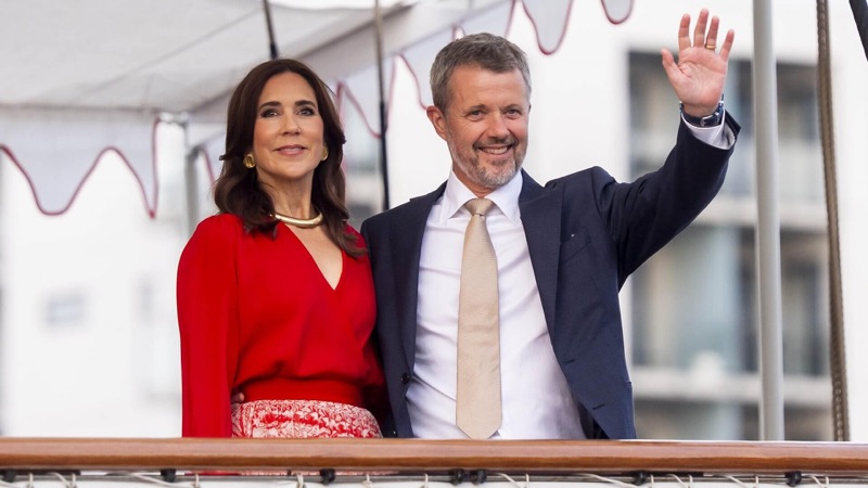 Kong Frederik og dronning Mary var vertskap for mottakelse om bord på Dannebrog