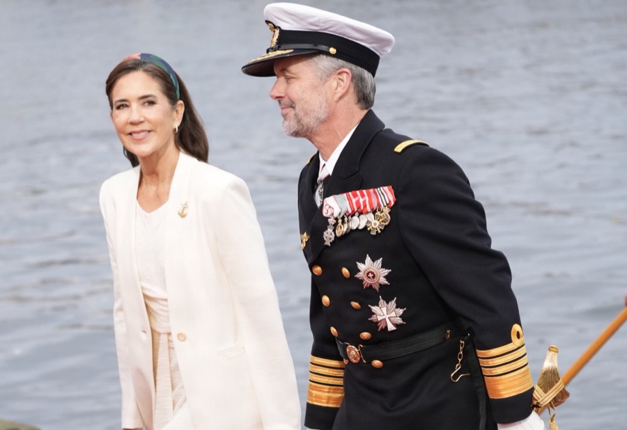 The King and Queen came ashore from the Dannebrog