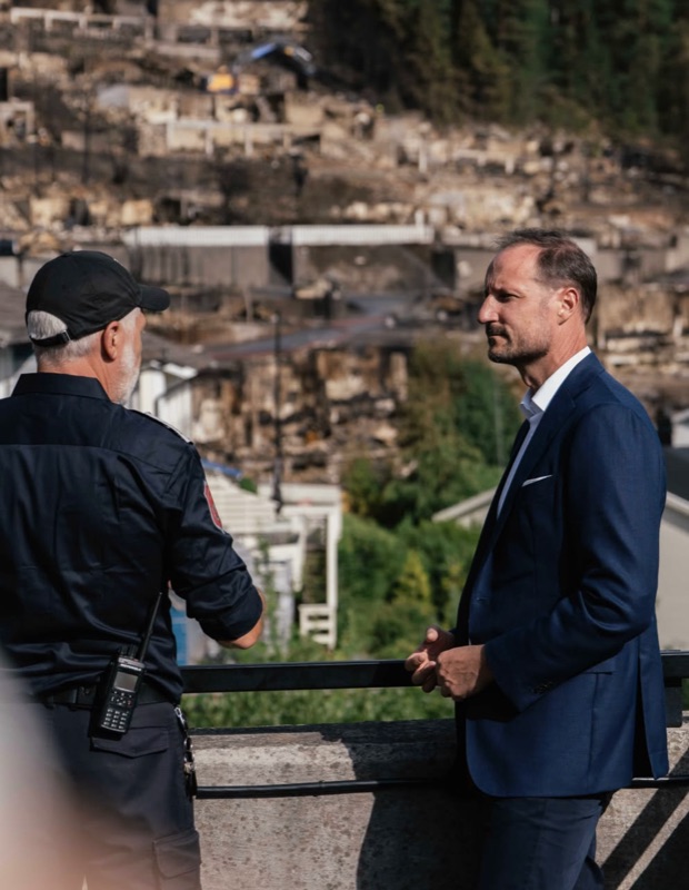 Kronprins Haakon besøkte de brannrammede i Drammen