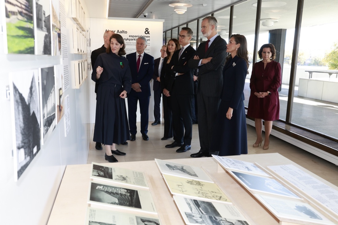 The royal and presidential couples are shown around the Alvar Aalto exhibition at Finlandia Hall
