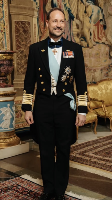 Kronprins Haakon i galla-antrekk