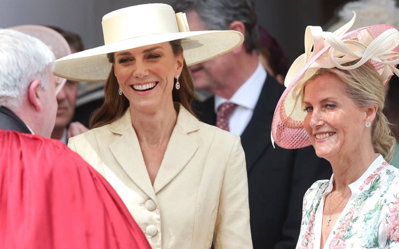 Prinsessen av Wales og hertuginnen av Edinburgh i samtale