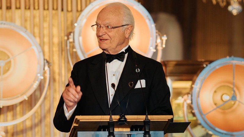 Kong Carl Gustaf holder tale
