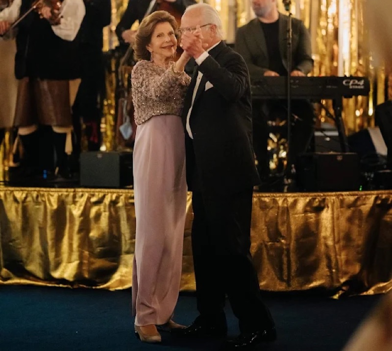 Kong Carl Gustaf og dronning Silvia danser
