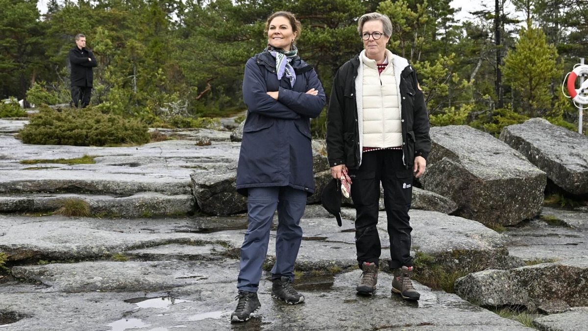 Crown Princess Victoria and County Governor Carin Jämtin standing together outdoors