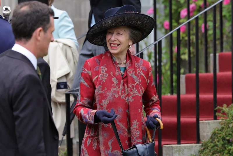 Prinsesse Anne i samtale med en gjest