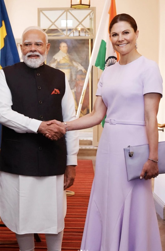 Kronprinsesse Victoria hilser på statsminister Modi
