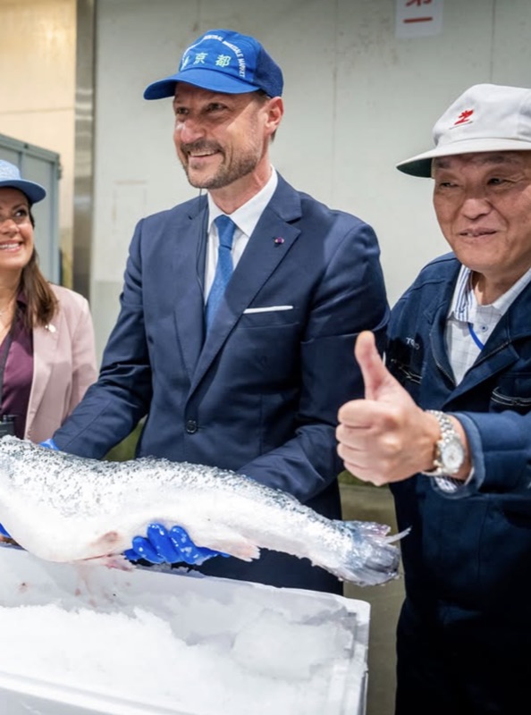Kronprins Haakon fikk innblikk i norsk sjømats vei i Japan