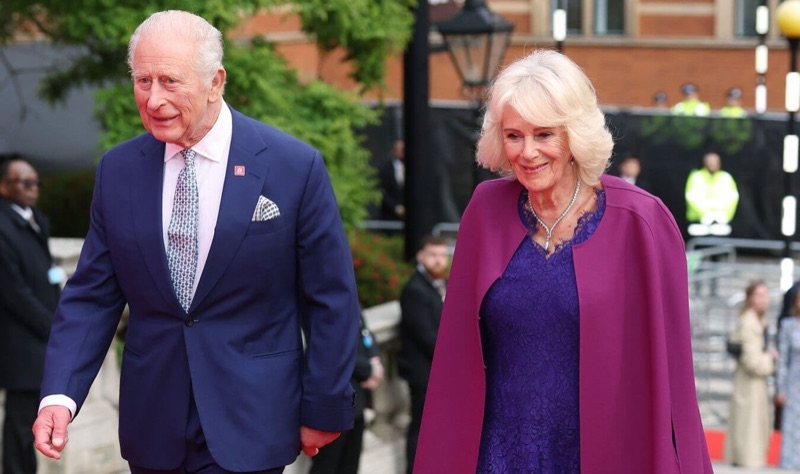 Dronning Camilla i lilla antrekk