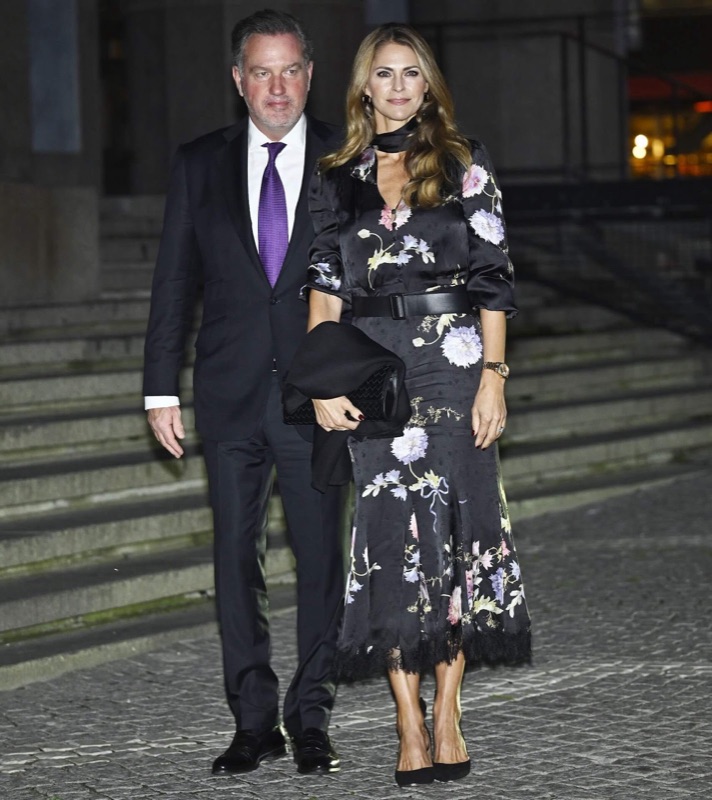 Prinsesse Madeleine i blomstret kjole sammen med Christopher O