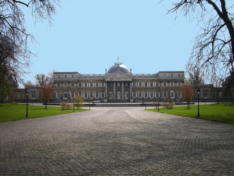Slottet i Laeken sett fra parken