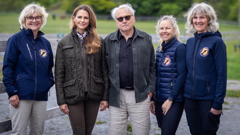 Gruppebilde med prinsessen og medarbeidere