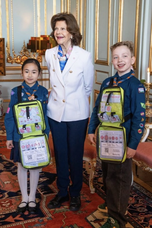 Dronning Silvia med speiderne