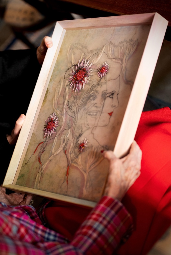 The embroidered portrait of Queen Margrethe with daisies in pink and red