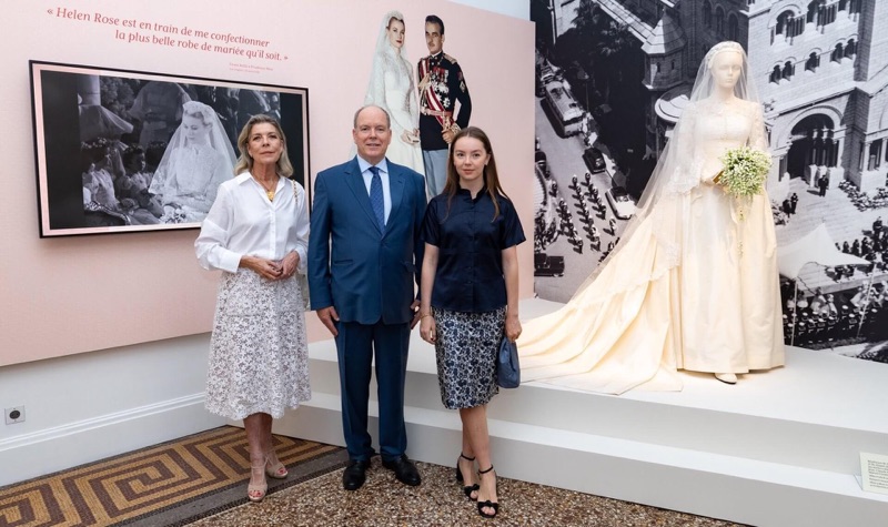Fyrst Albert og prinsesse Caroline besøkte utstilling om Grace Kellys bryllup