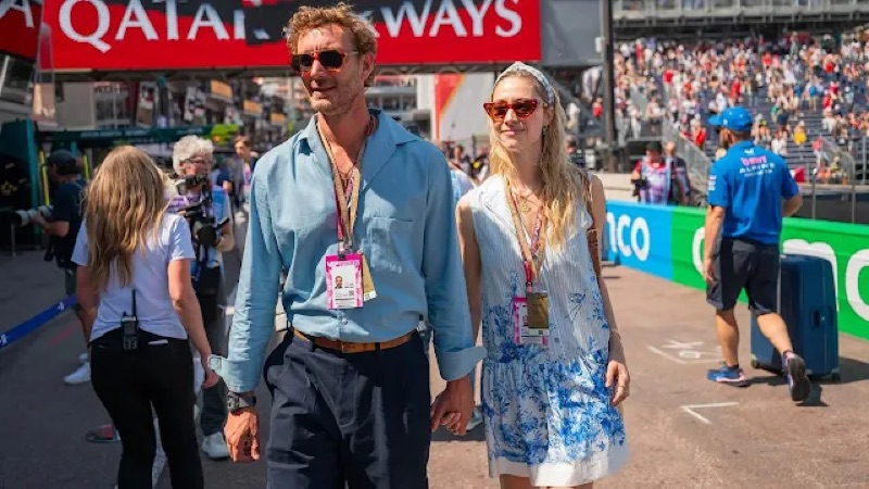 Pierre Casiraghi og Beatrice Borromeo hånd i hånd