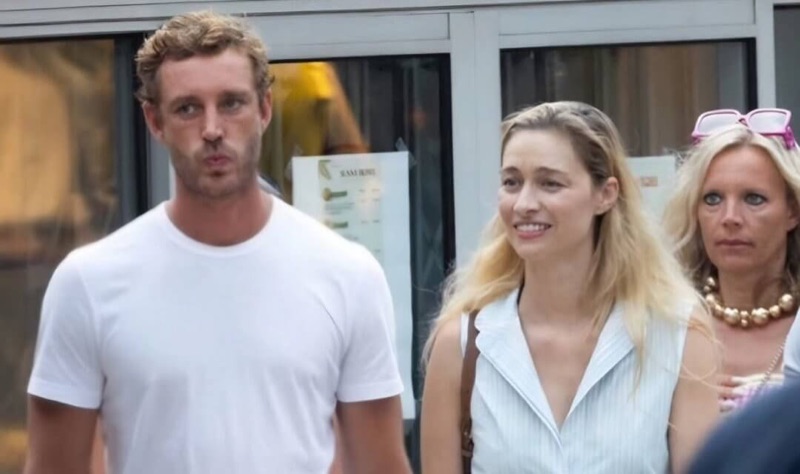 Pierre Casiraghi og Beatrice Borromeo på gaten i Saint-Tropez