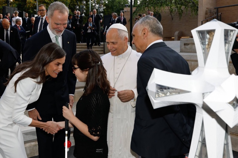 Dronning Letizia hilser på Valentina Sánchez