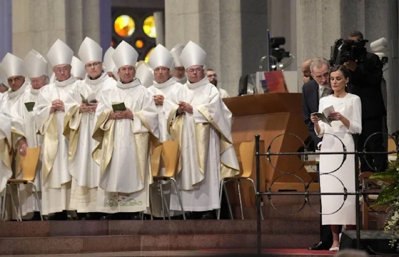 Kongeparet under messen i Sagrada Família