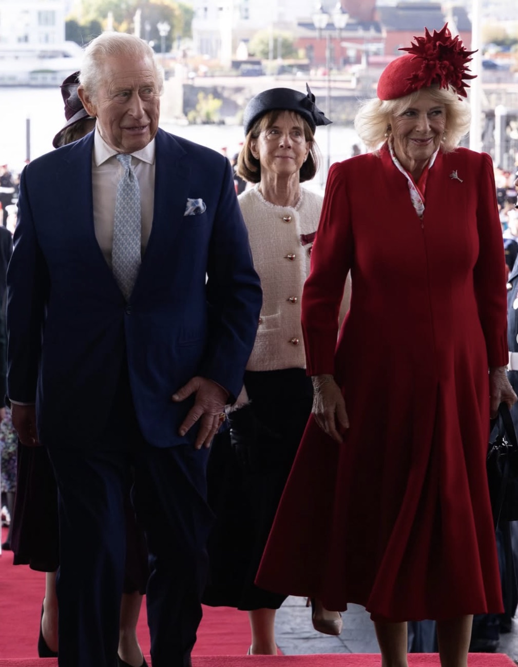 «Et helt spesielt bånd»: Charles og Camilla åpnet Senedd