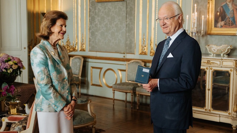 Dronning Silvia tildelt Serafimermedaljen