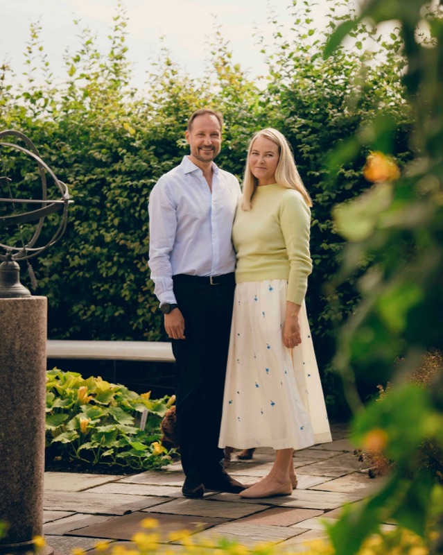 Kronprinsparet feirer sølvbryllup med nye bilder