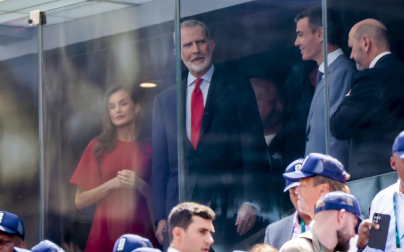 Kong Felipe i losjen sammen med statsminister Pedro Sánchez