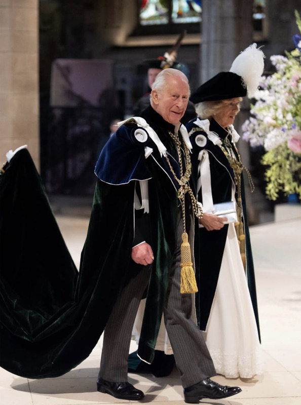 Kong Charles og dronning Camilla i ordenskåpene