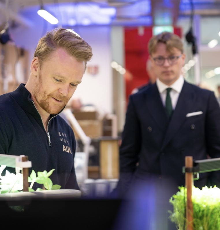 Prins Sverre Magnus ser på agritech