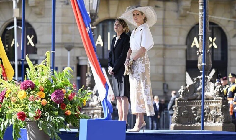 Dronning Máxima og Elke Büdenbender under seremonien