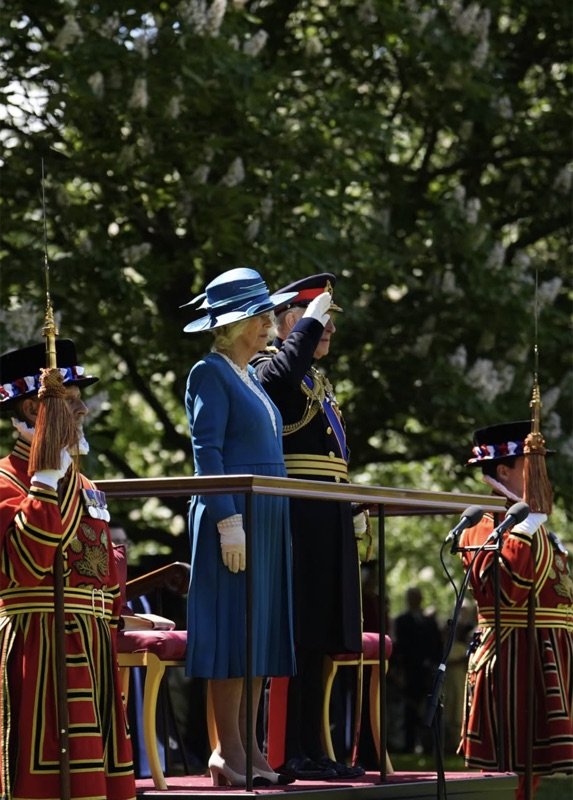 Kong Charles og dronning Camilla på paraden