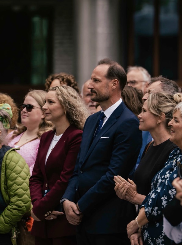 Kronprins Haakon til stede da det nasjonale 22. juli-minnesmerket ble avduket
