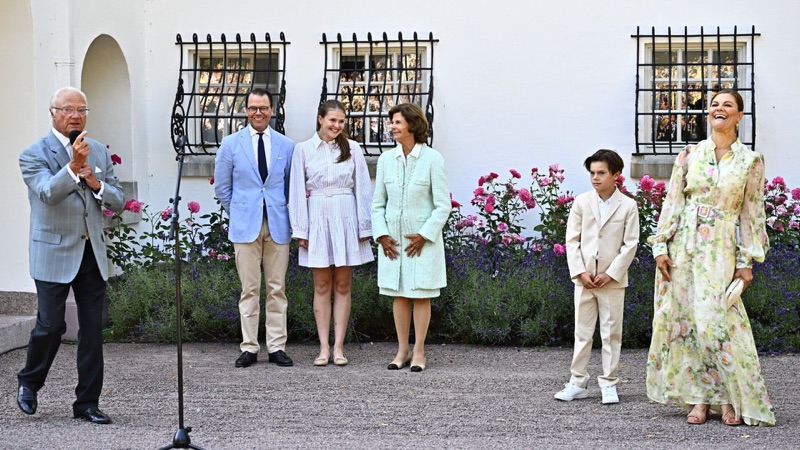 Kong Carl Gustaf taler under feiringen