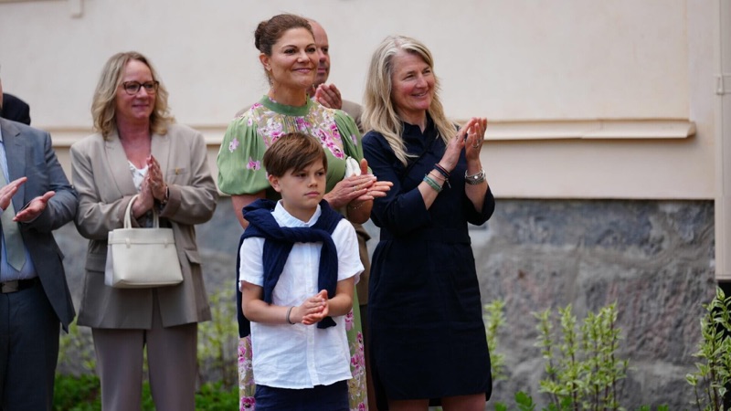 Kronprinsessen og prins Oscar under seremonien
