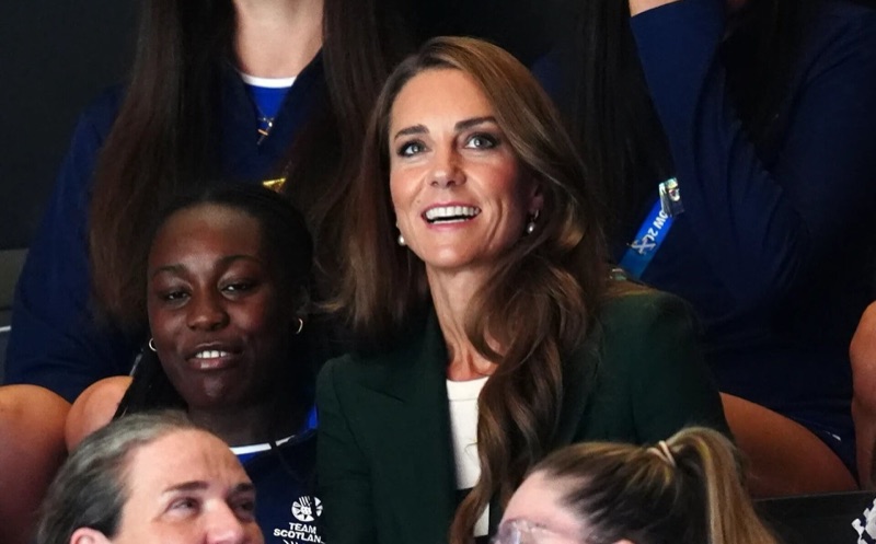Prinsesse Catherine smiler på tribunen