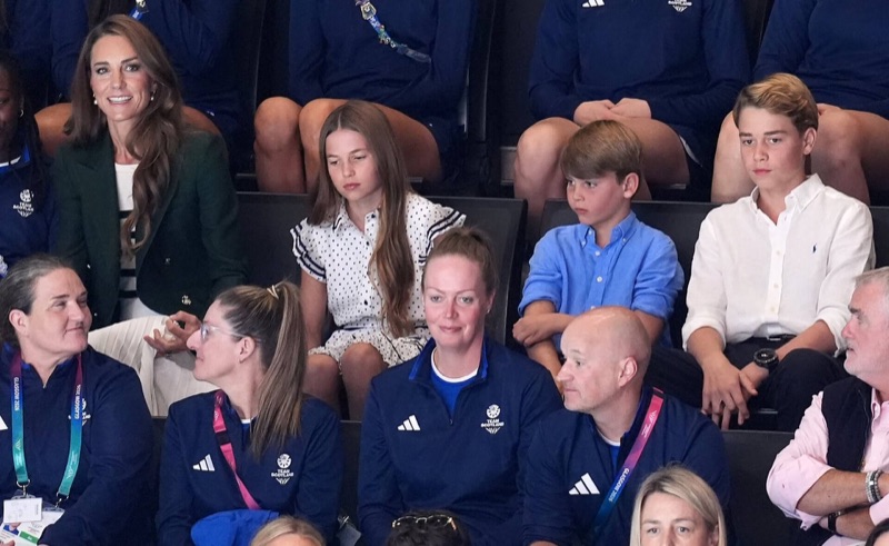 Familien Wales på tribunen sammen med Team Scotland